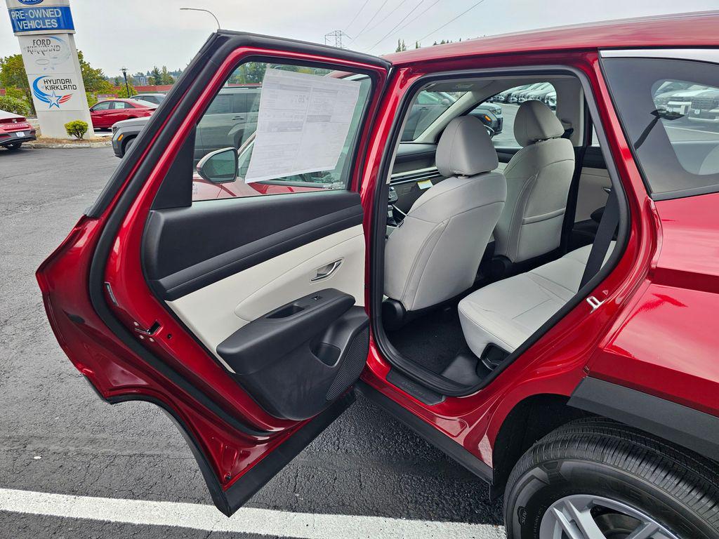 2025 Hyundai Tucson SE - Photo 15