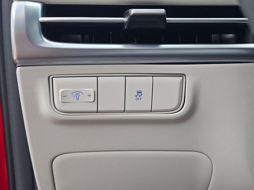 2025 Hyundai Tucson SE - Photo 23