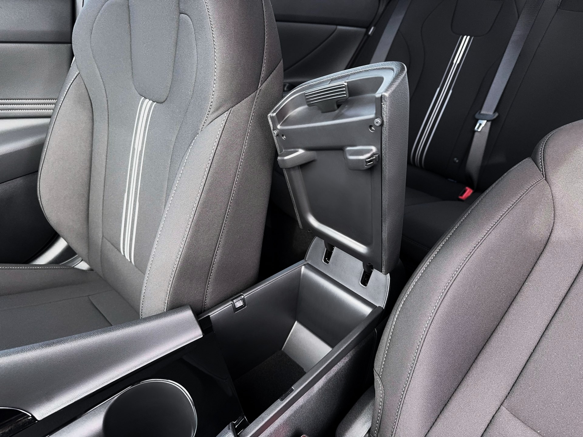 2026 Hyundai Elantra Blue - Photo 18