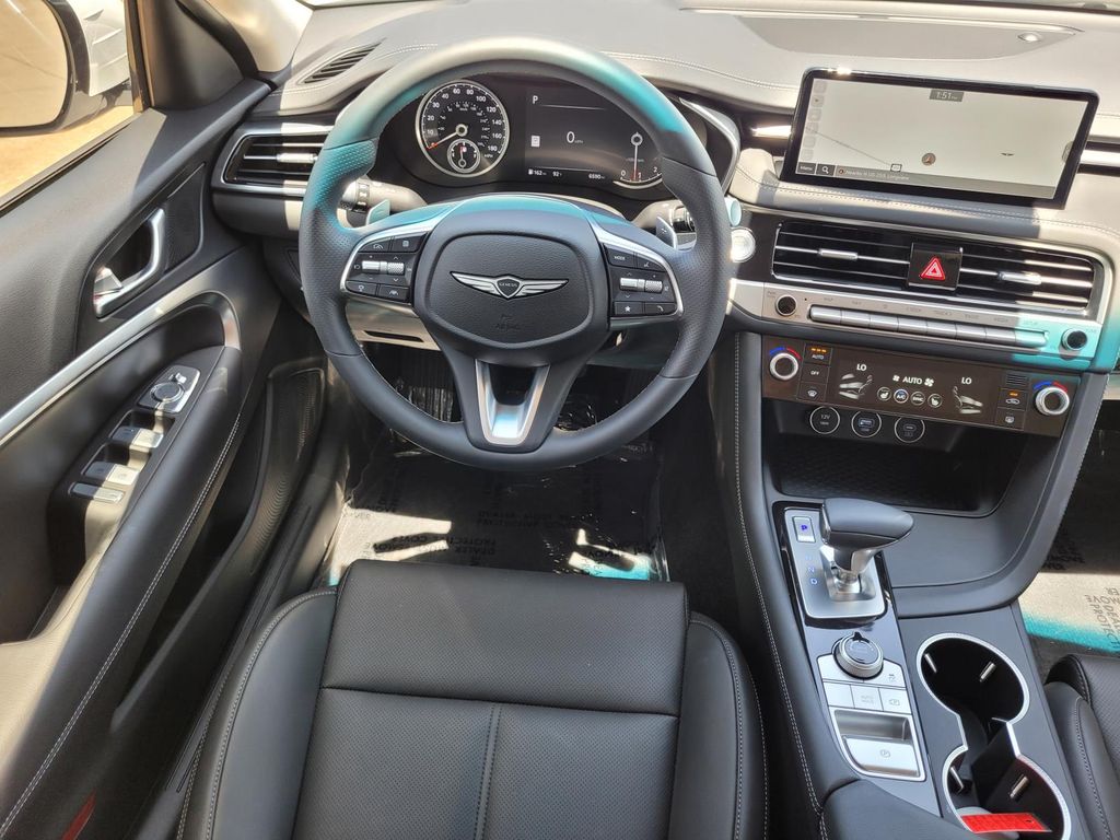 2025 GENESIS G70 Standard - Photo 15