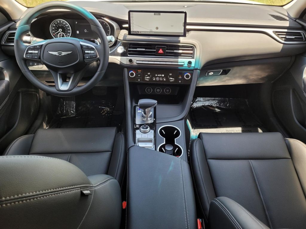 2025 GENESIS G70 Standard - Photo 16
