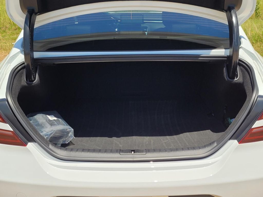 2025 GENESIS G70 Standard - Photo 10