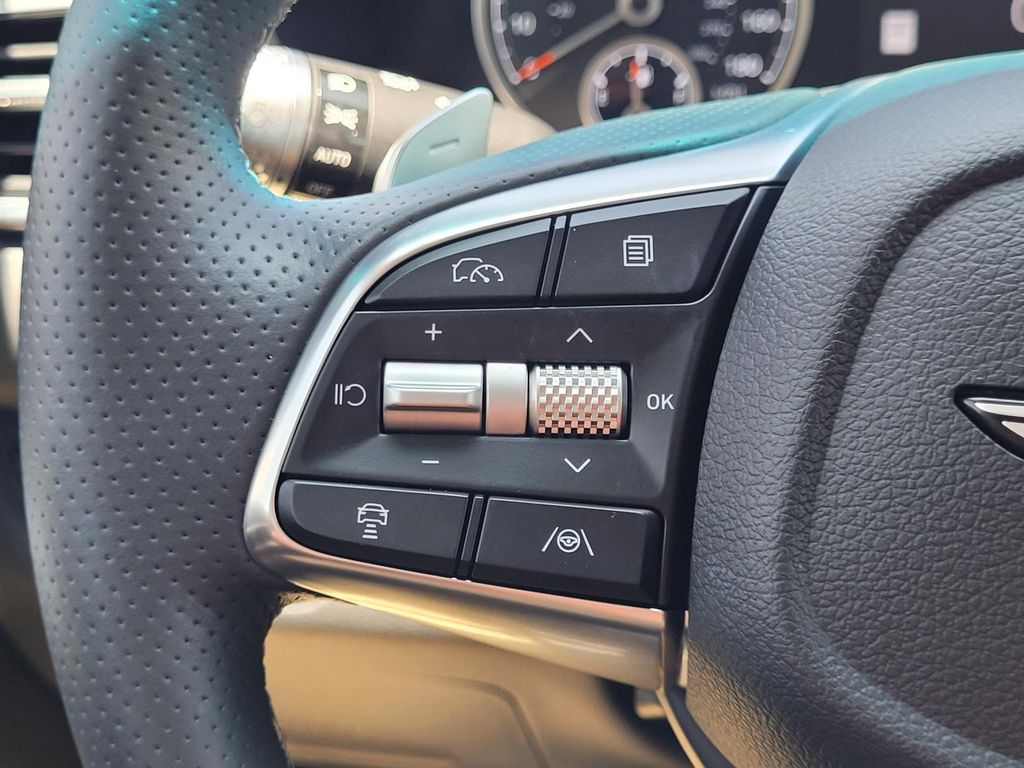 2025 GENESIS G70 Standard - Photo 22