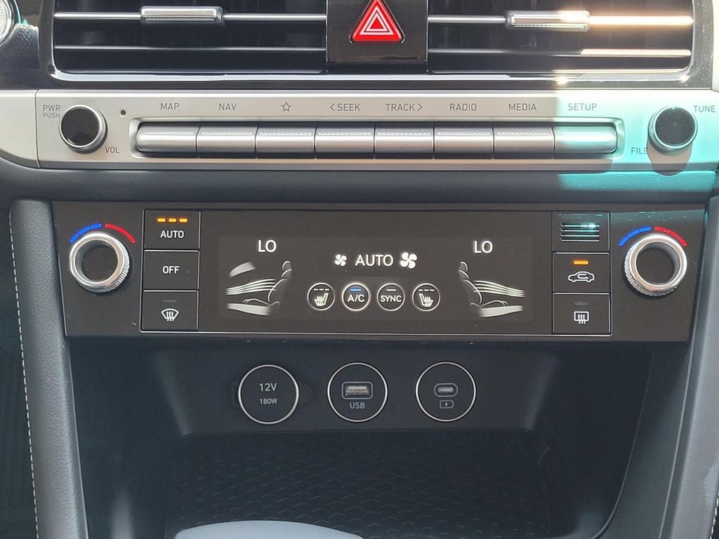 2025 GENESIS G70 Standard - Photo 19