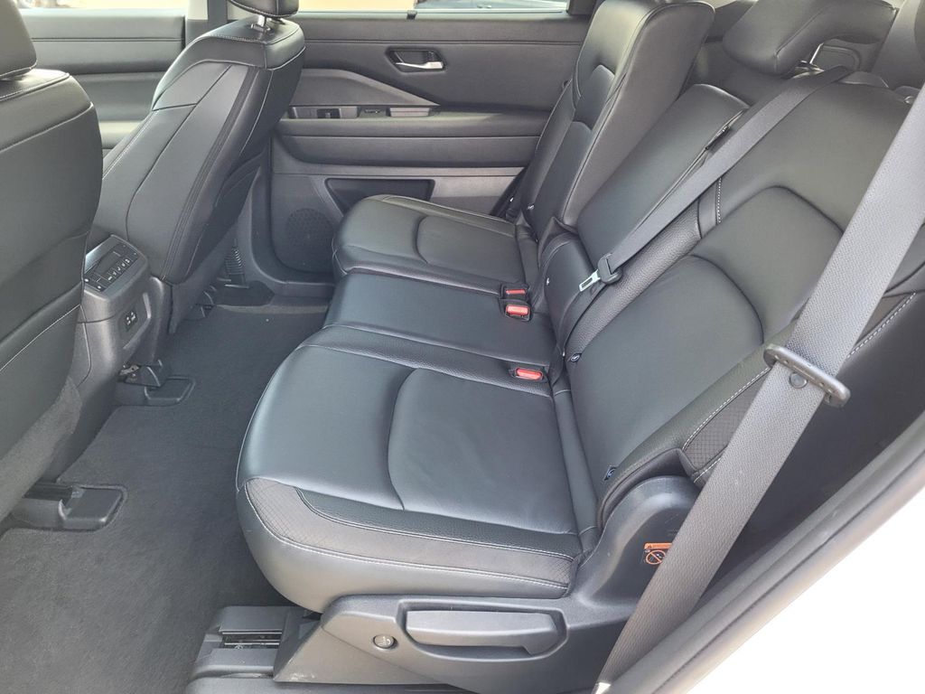 2023 Nissan Pathfinder SL - Photo 14