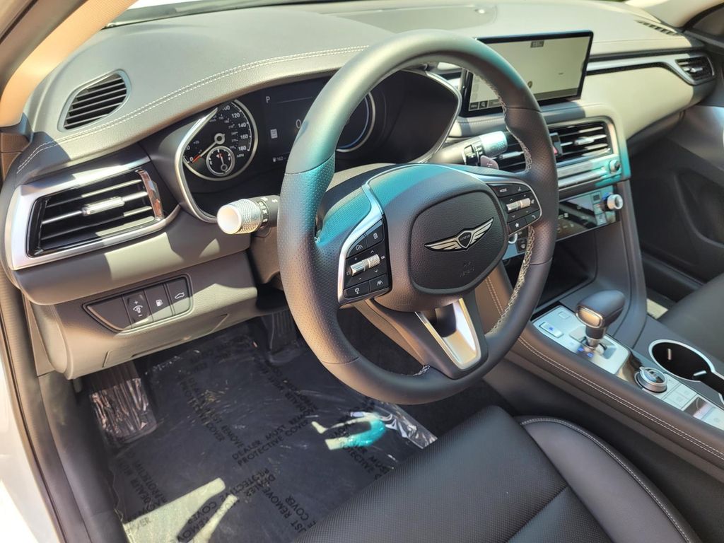 2025 GENESIS G70 Standard - Photo 11