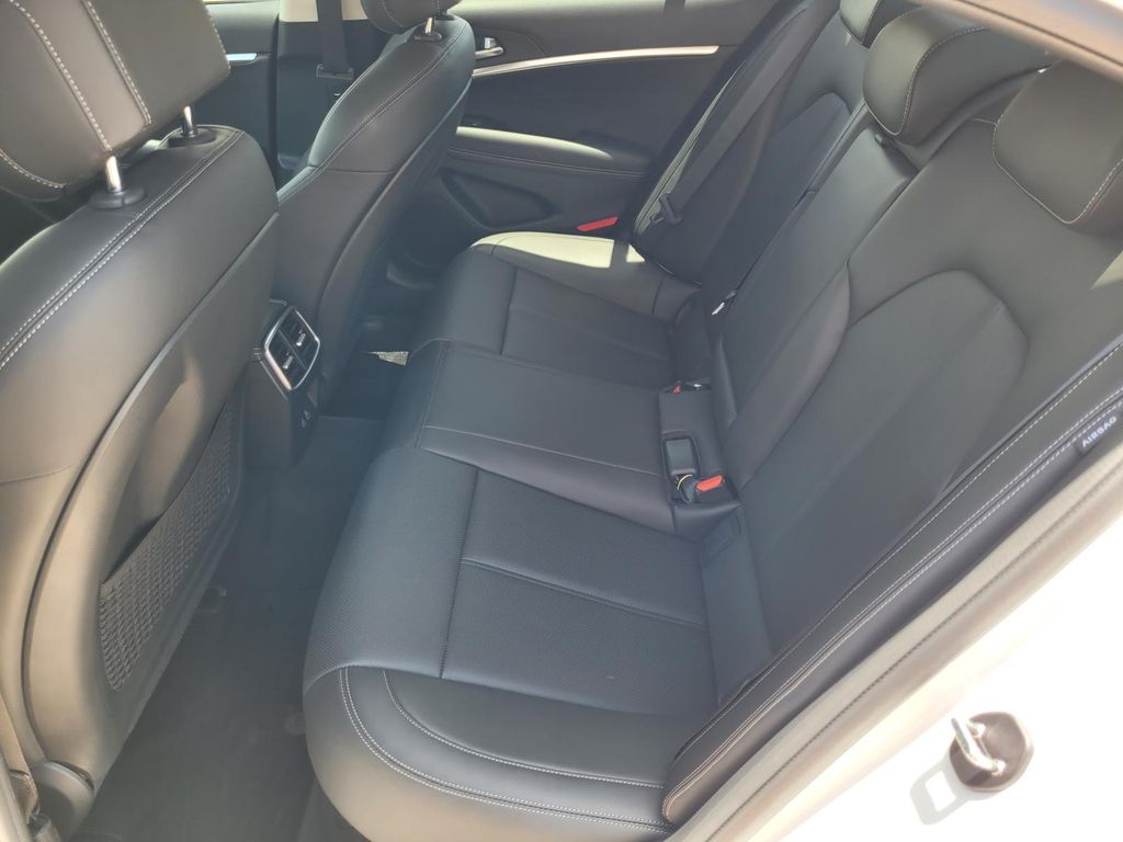 2025 GENESIS G70 Standard - Photo 14