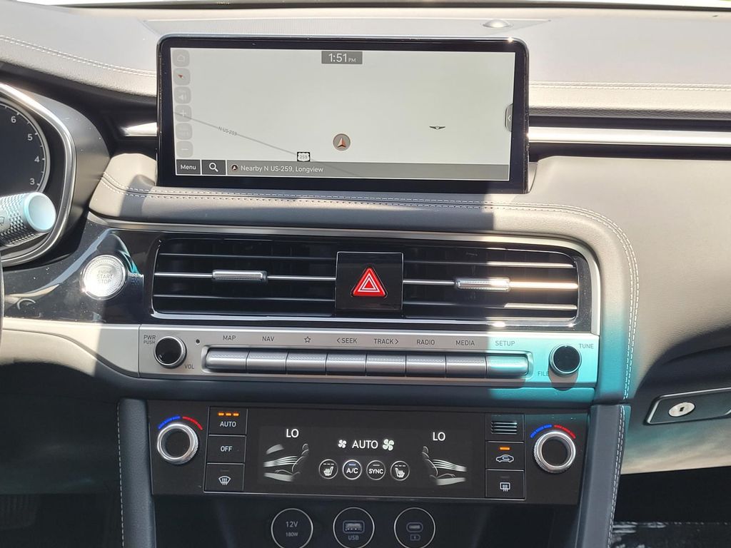 2025 GENESIS G70 Standard - Photo 17