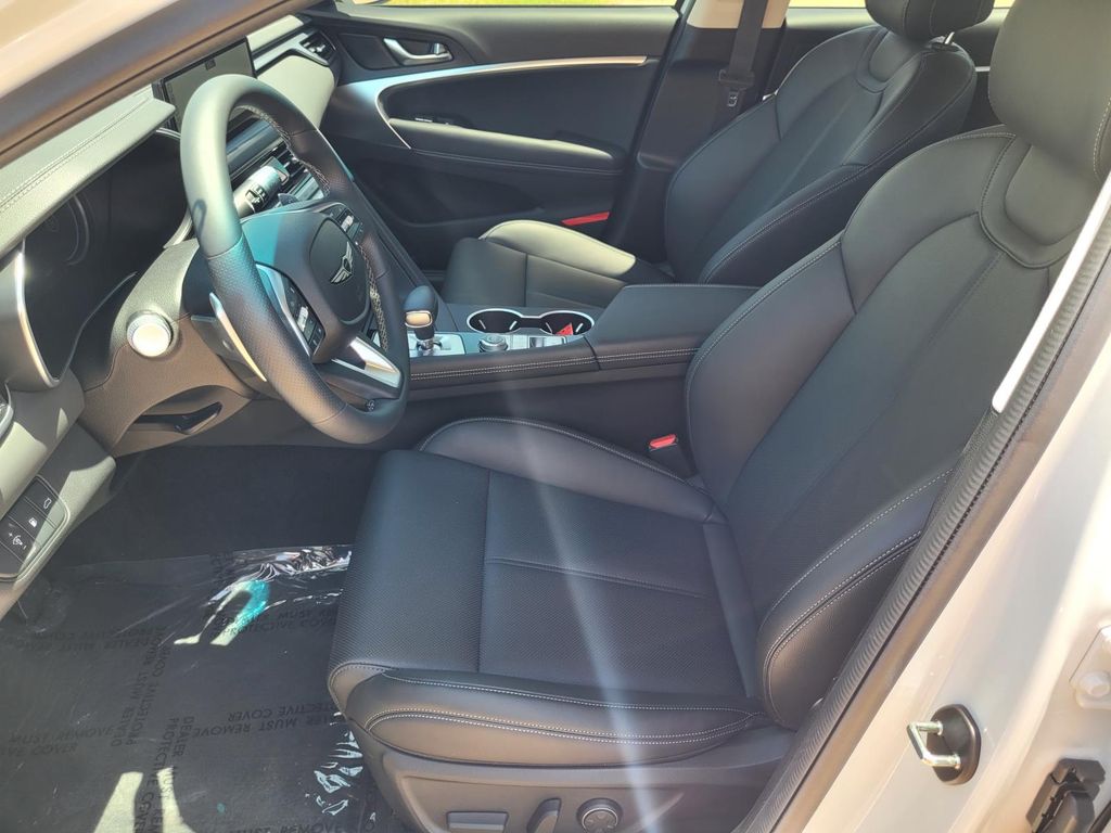 2025 GENESIS G70 Standard - Photo 9