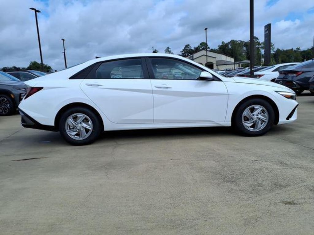 New 2026 Hyundai Elantra SE Sedan