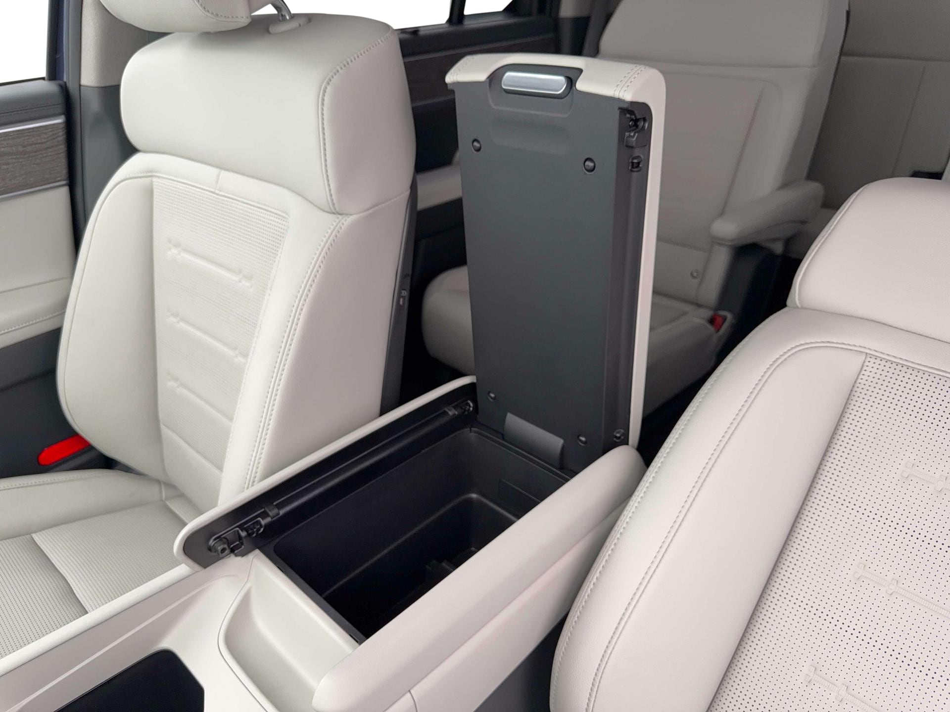 2026 Hyundai Santa Fe Limited - Photo 18