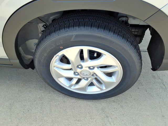 2026 Hyundai Venue SE - Photo 18