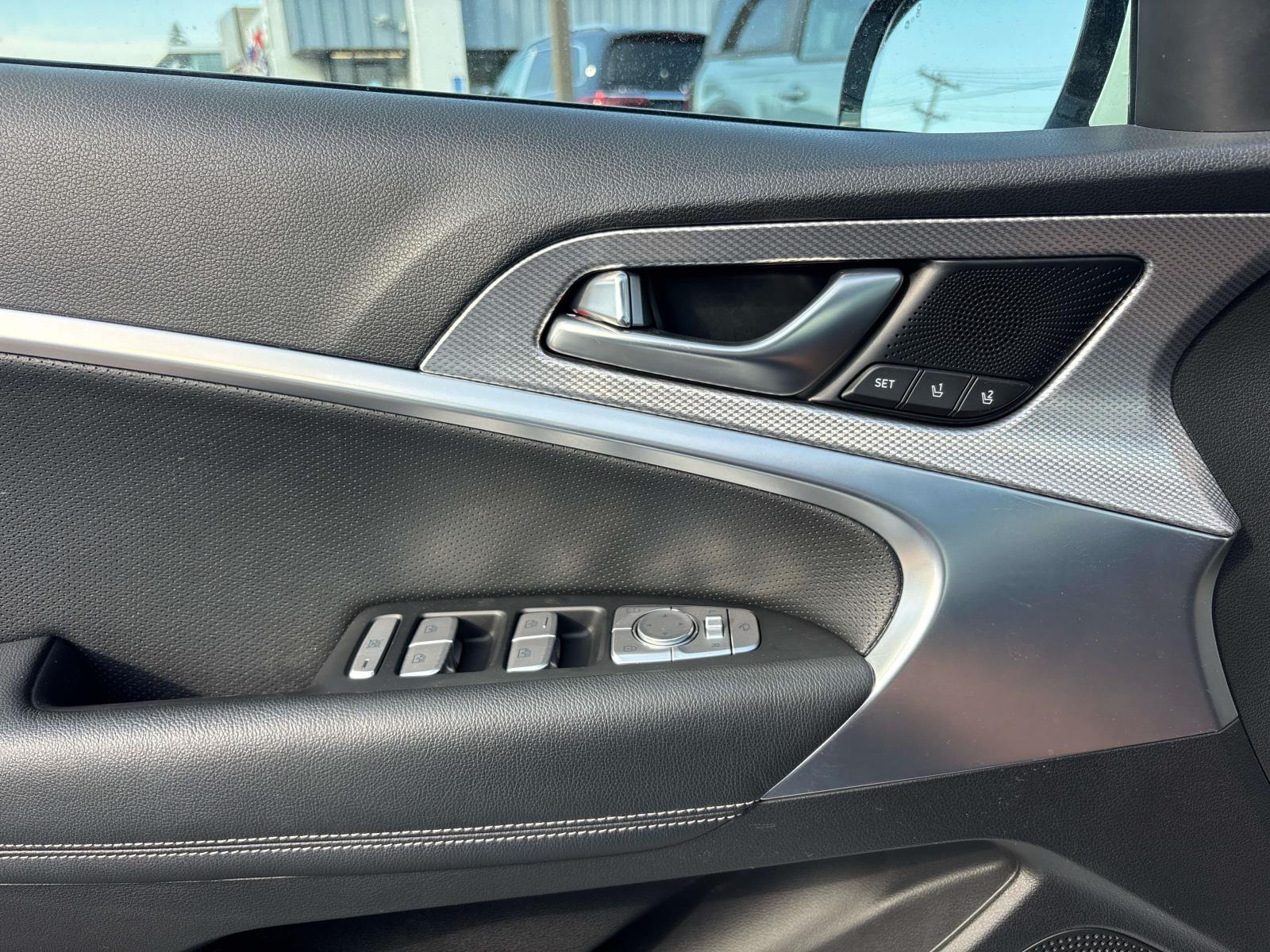 2022 GENESIS G70 Standard - Photo 12