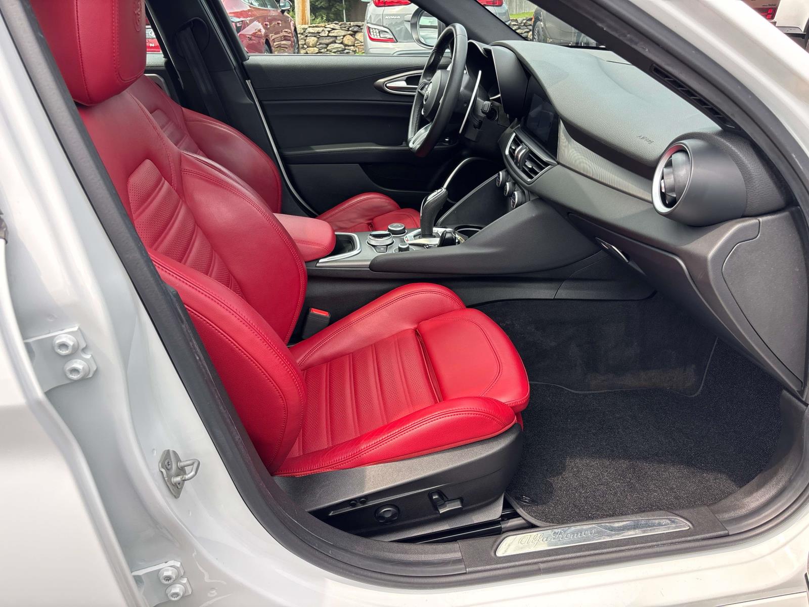 2022 Alfa Romeo Giulia Ti Veloce - Photo 17