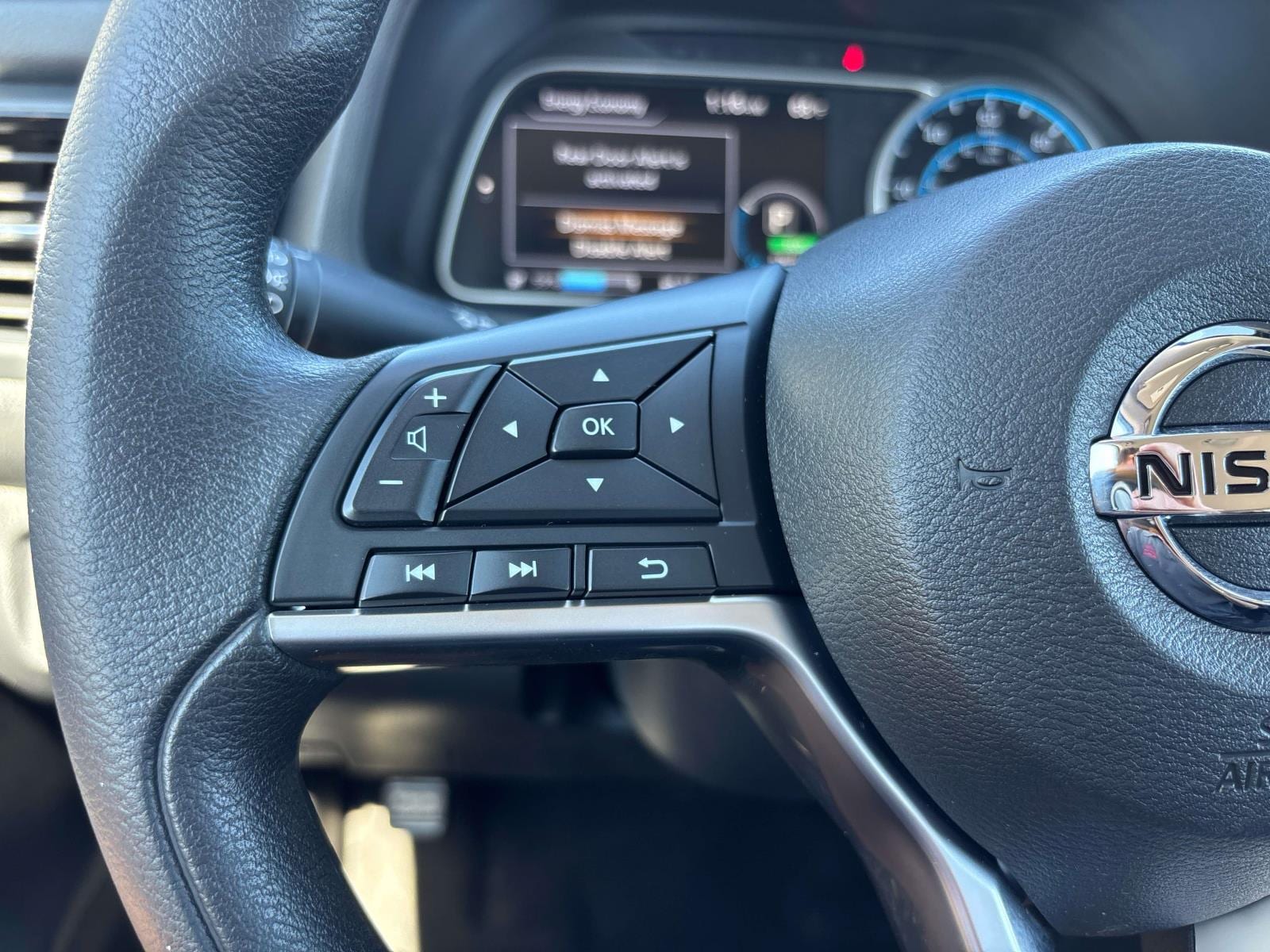 2021 Nissan Leaf S - Photo 17