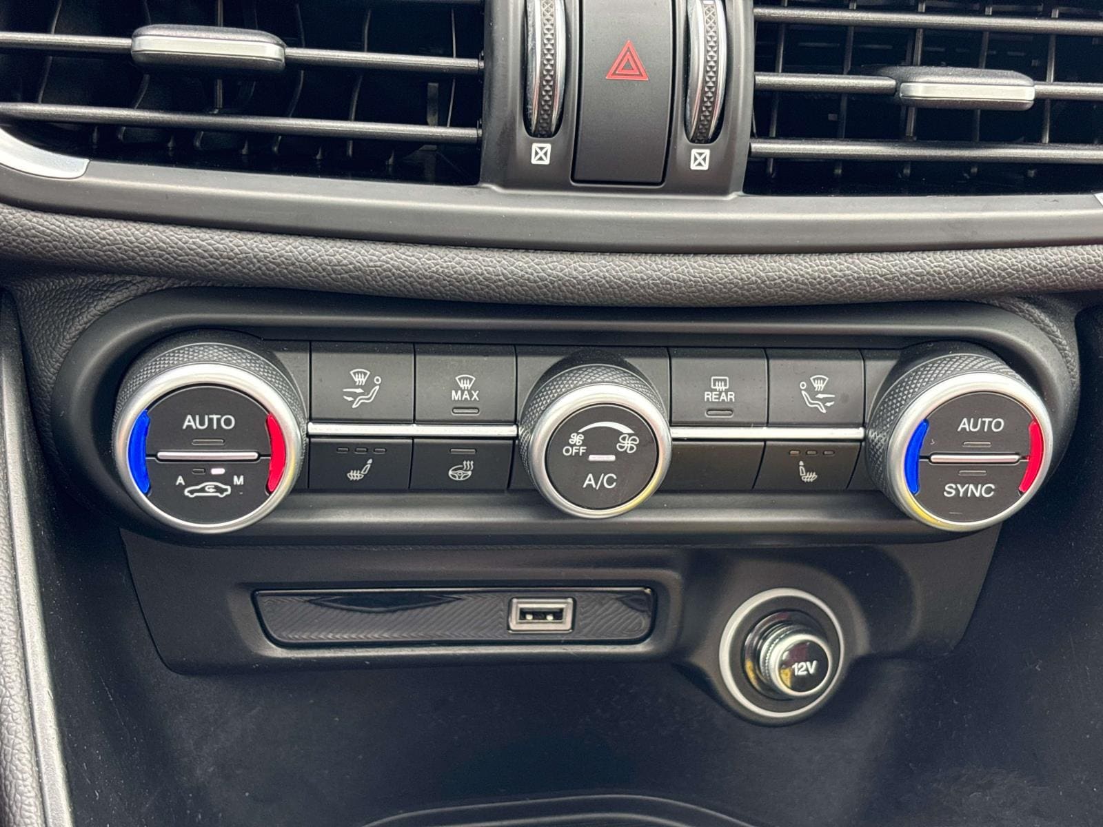 2022 Alfa Romeo Giulia Ti Veloce - Photo 24