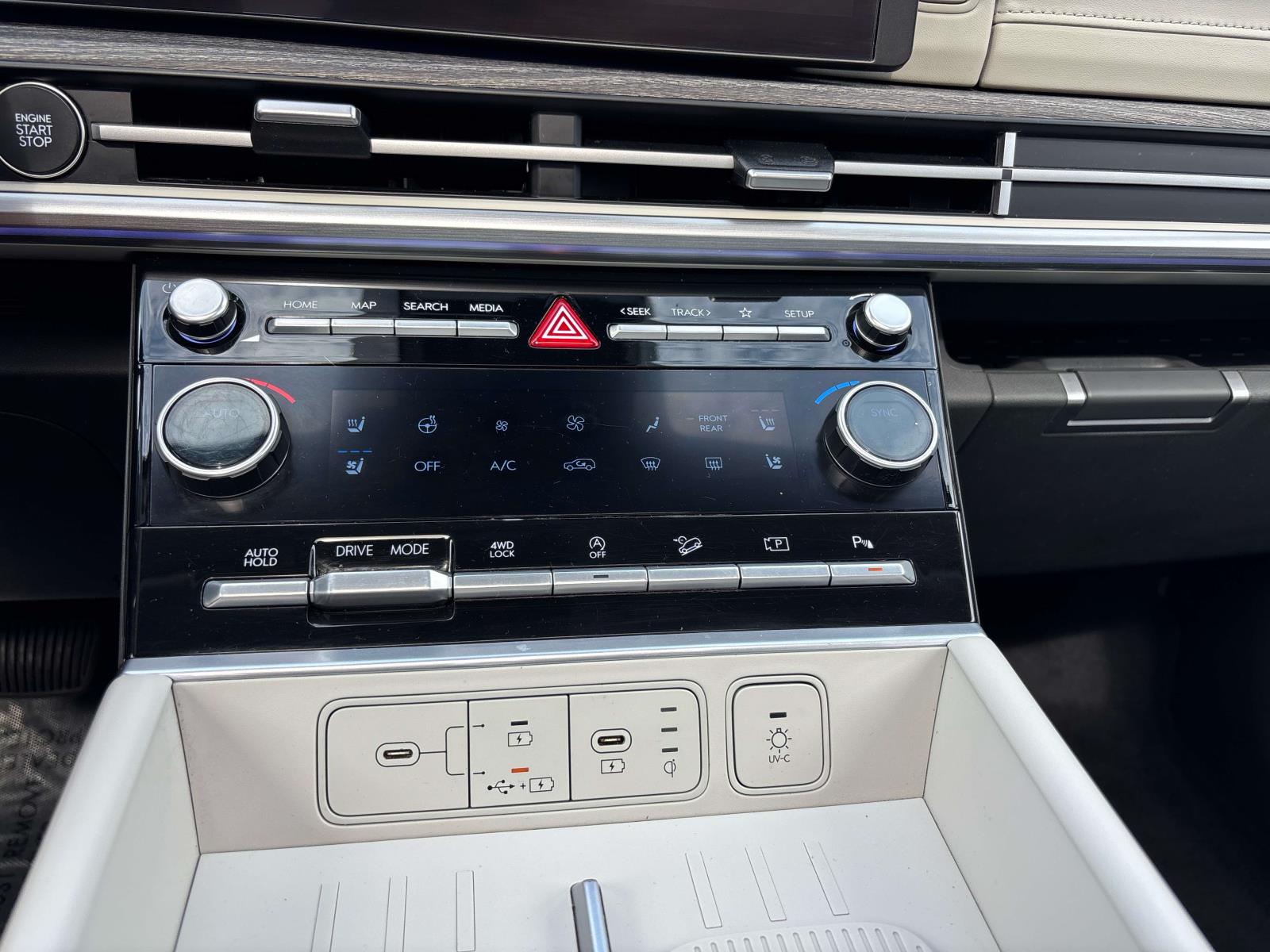 2024 Hyundai Santa Fe Limited - Photo 29