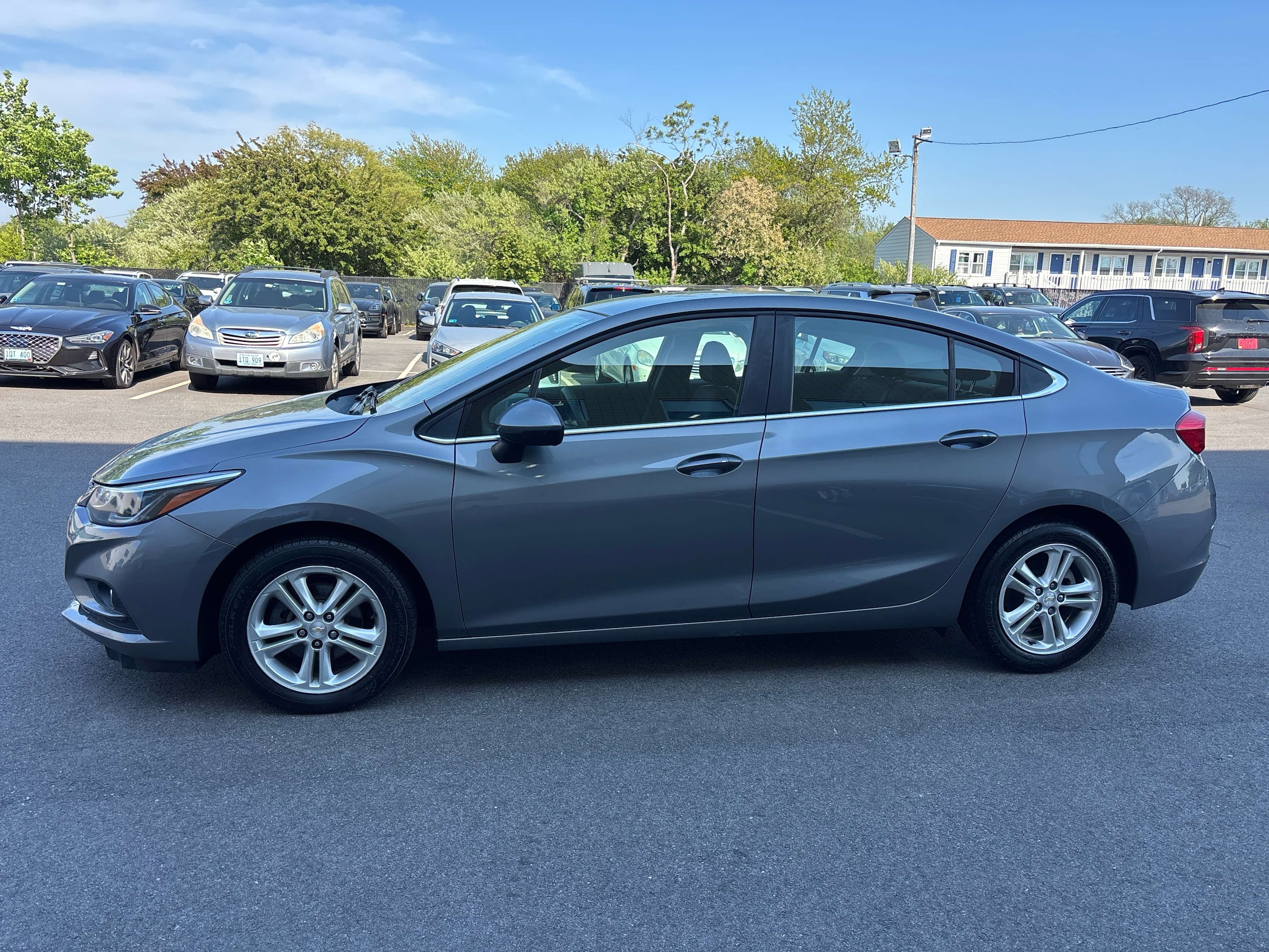Used 2018 Chevrolet Cruze LT with VIN 1G1BE5SM9J7187988 for sale in Middletown, RI