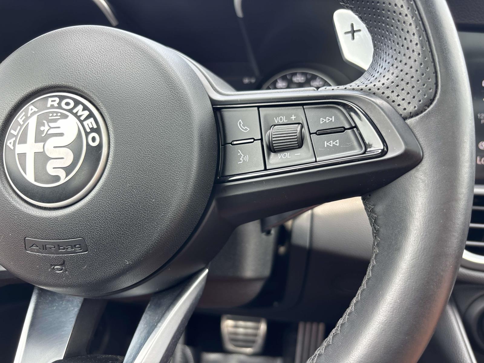 2022 Alfa Romeo Giulia Ti Veloce - Photo 21