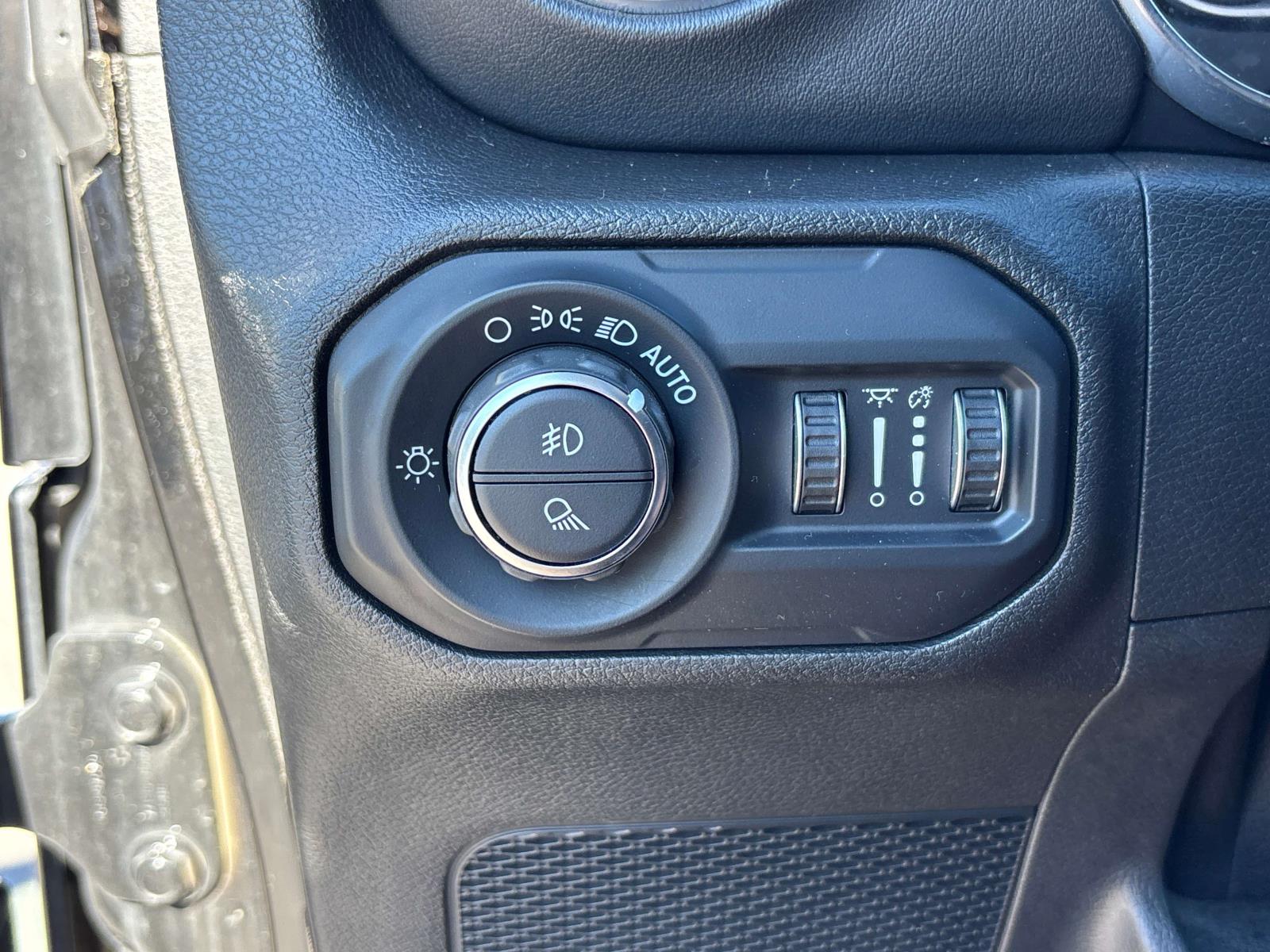 2020 Jeep Gladiator Overland - Photo 13
