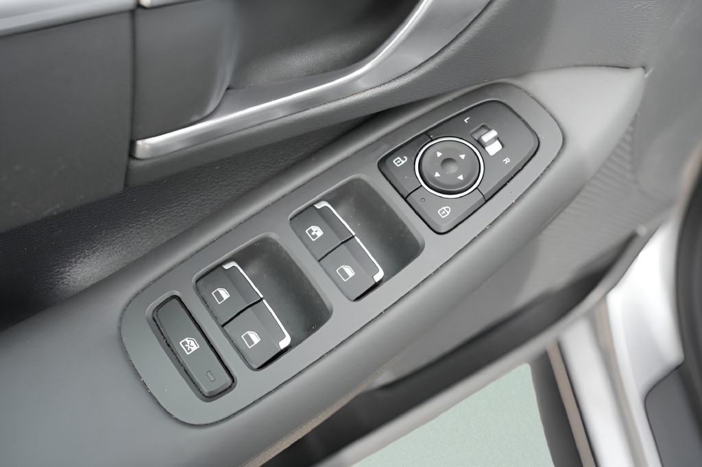 2022 Hyundai Sonata SE - Photo 18