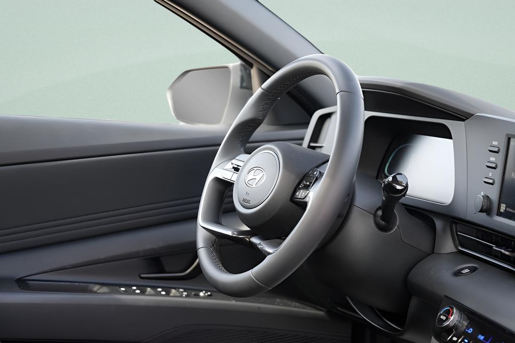 2026 Hyundai Elantra SEL - Photo 12