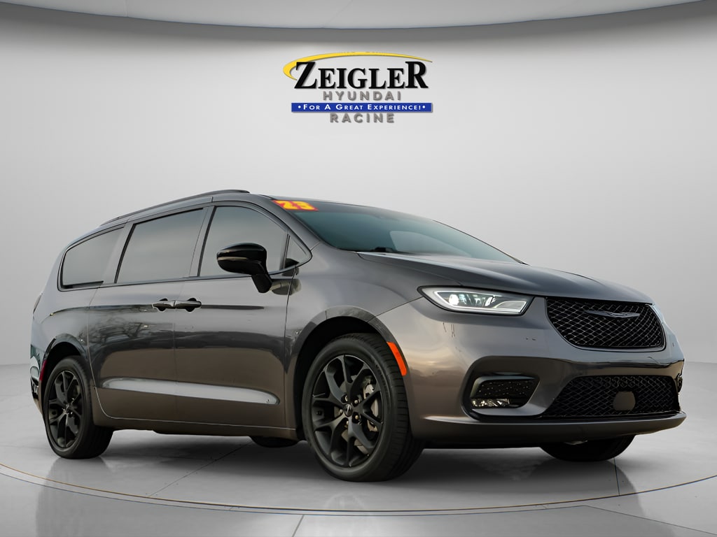 Used 2023 Chrysler Pacifica Limited Van Passenger Van