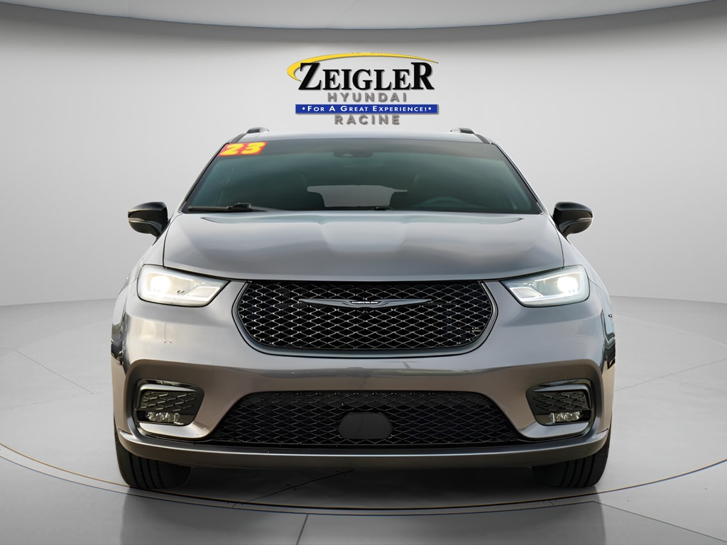 Used 2023 Chrysler Pacifica Limited Van Passenger Van