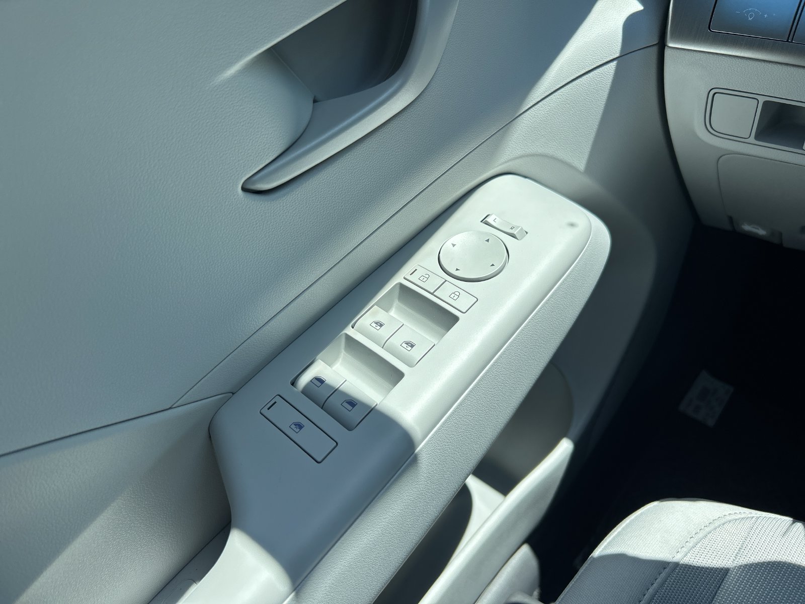 2026 Hyundai Kona Limited - Photo 11