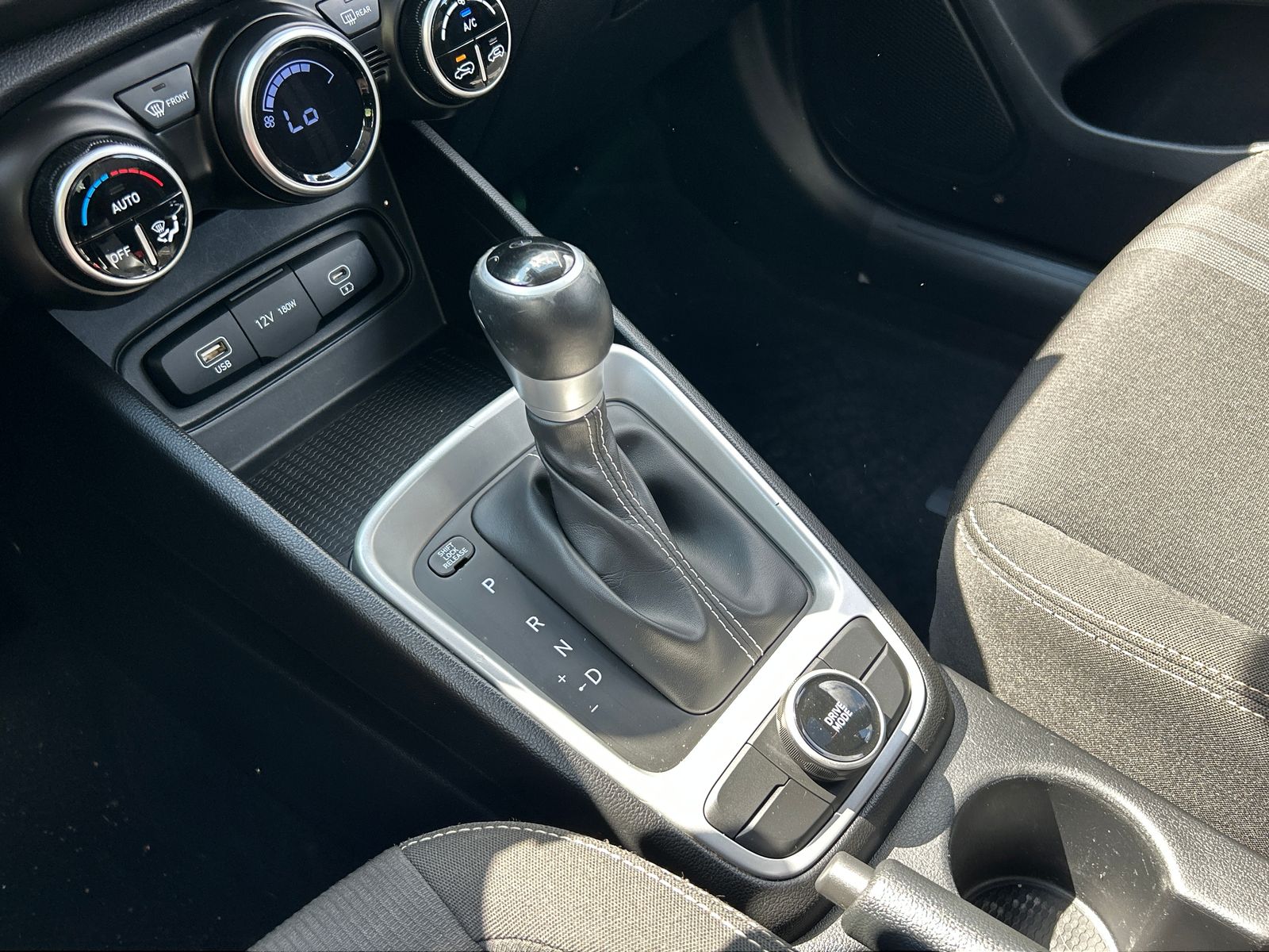 2023 Hyundai Venue SEL - Photo 14