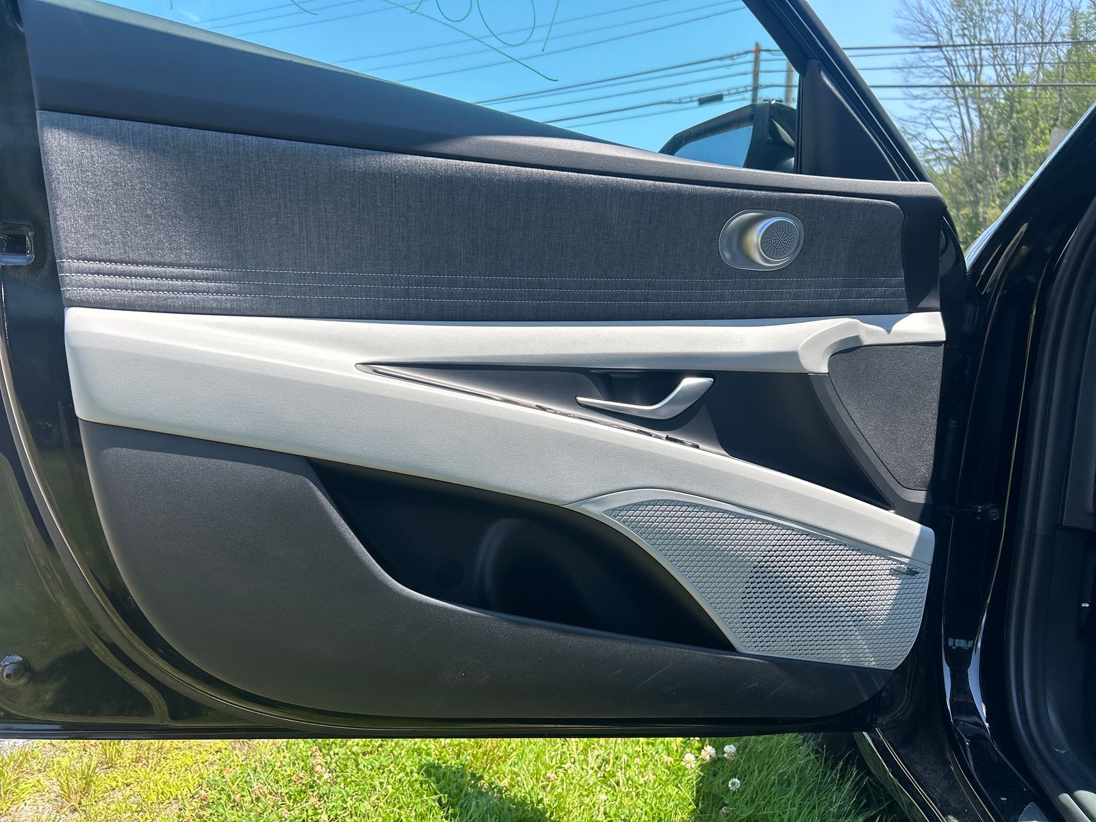 2025 Hyundai Elantra Limited - Photo 10
