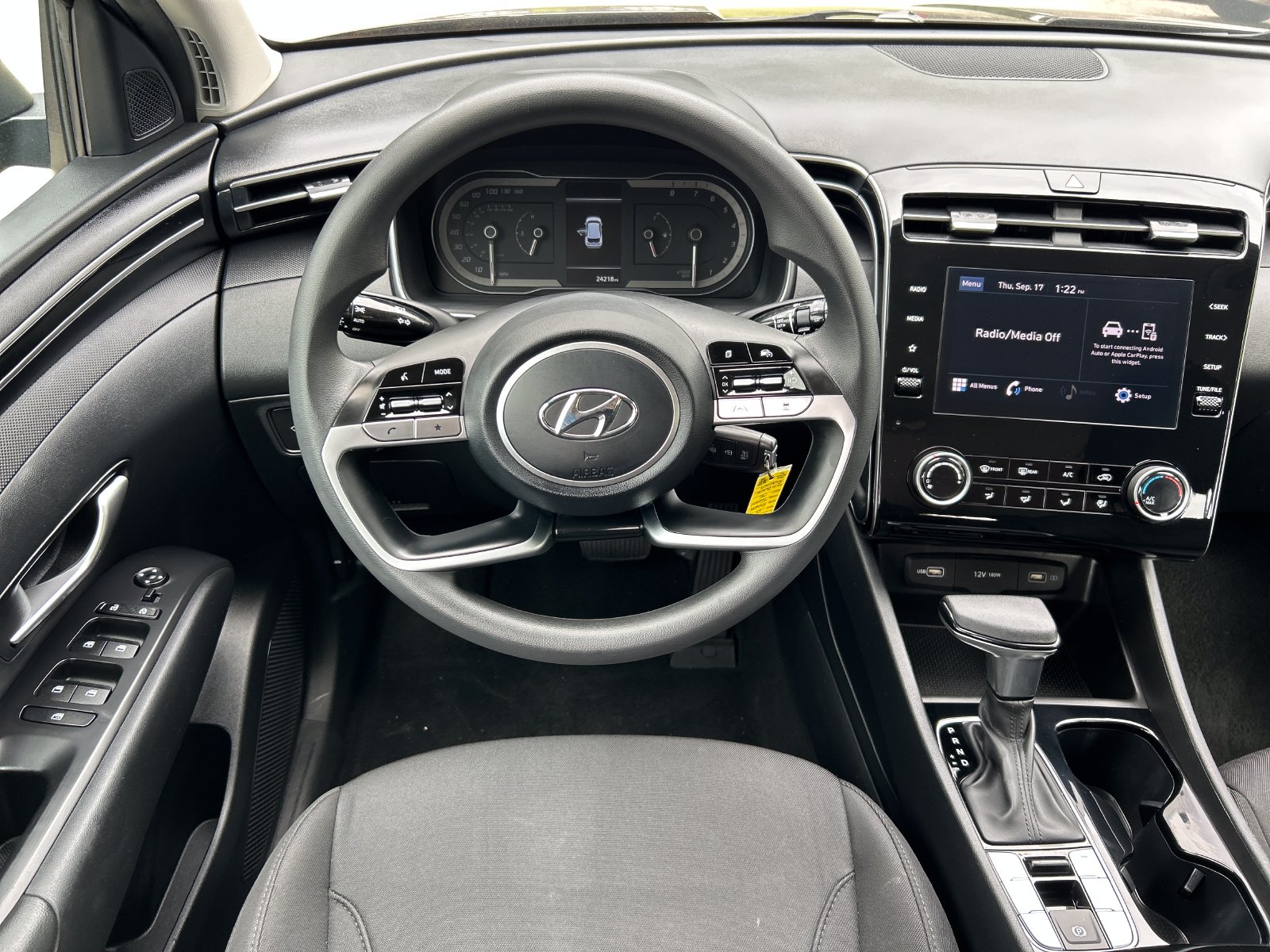 2024 Hyundai Tucson SE - Photo 17