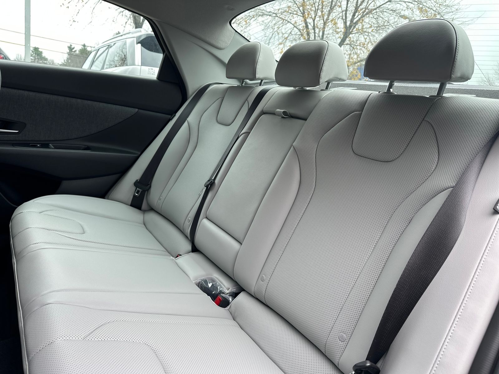 2025 Hyundai Elantra Limited - Photo 20