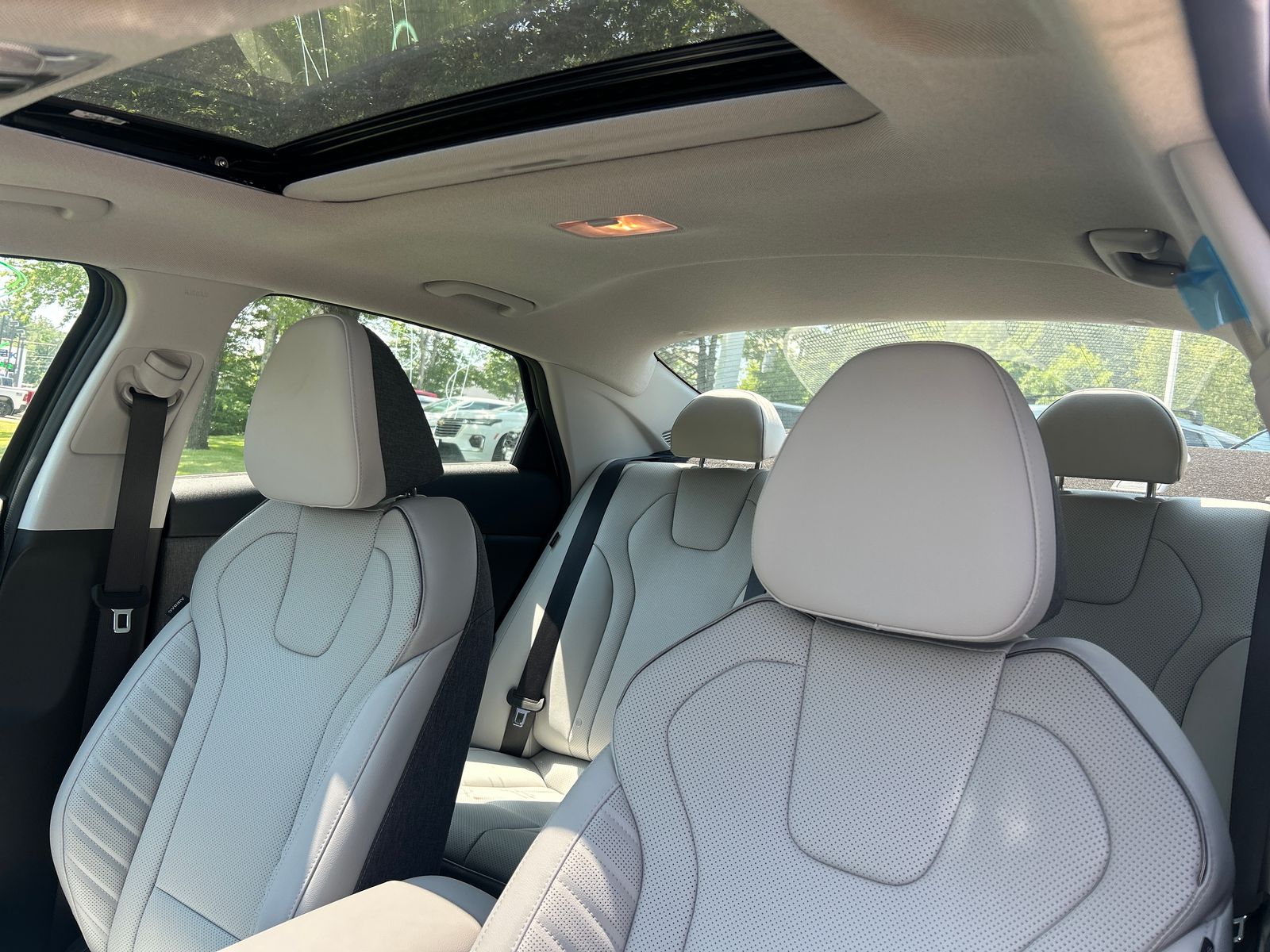 2025 Hyundai Elantra Limited - Photo 19