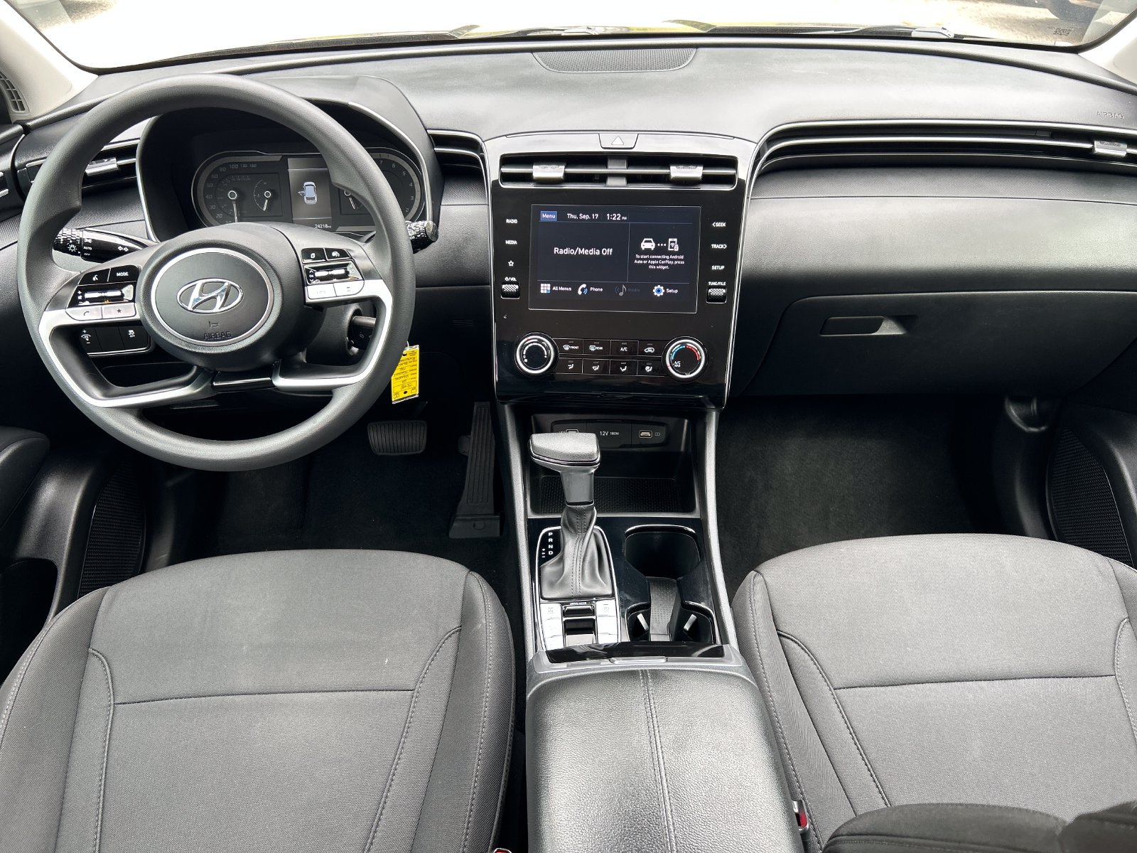 2024 Hyundai Tucson SE - Photo 18