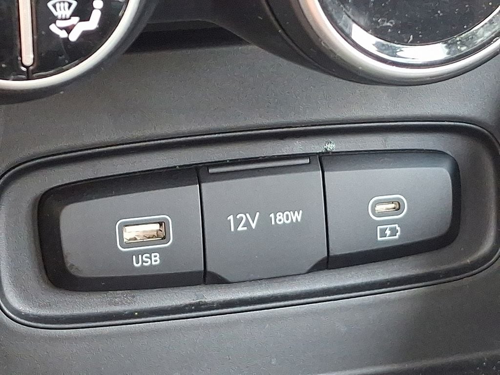 2023 Hyundai Venue SEL - Photo 25