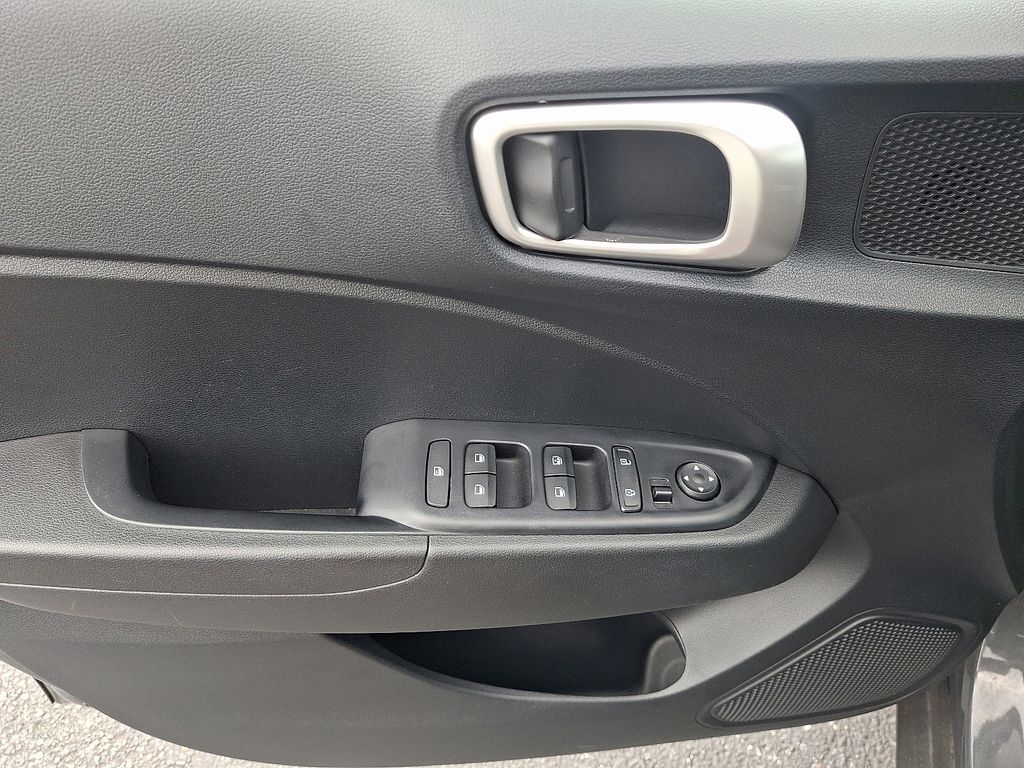 2023 Hyundai Venue SEL - Photo 13