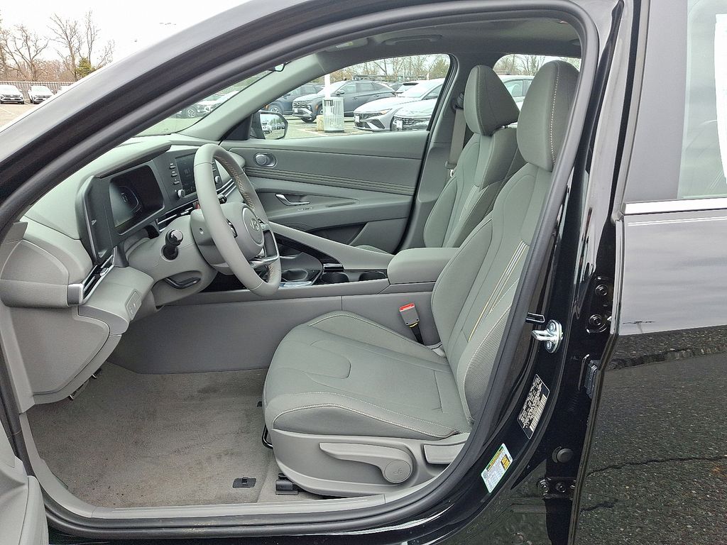 2026 Hyundai Elantra SEL - Photo 6