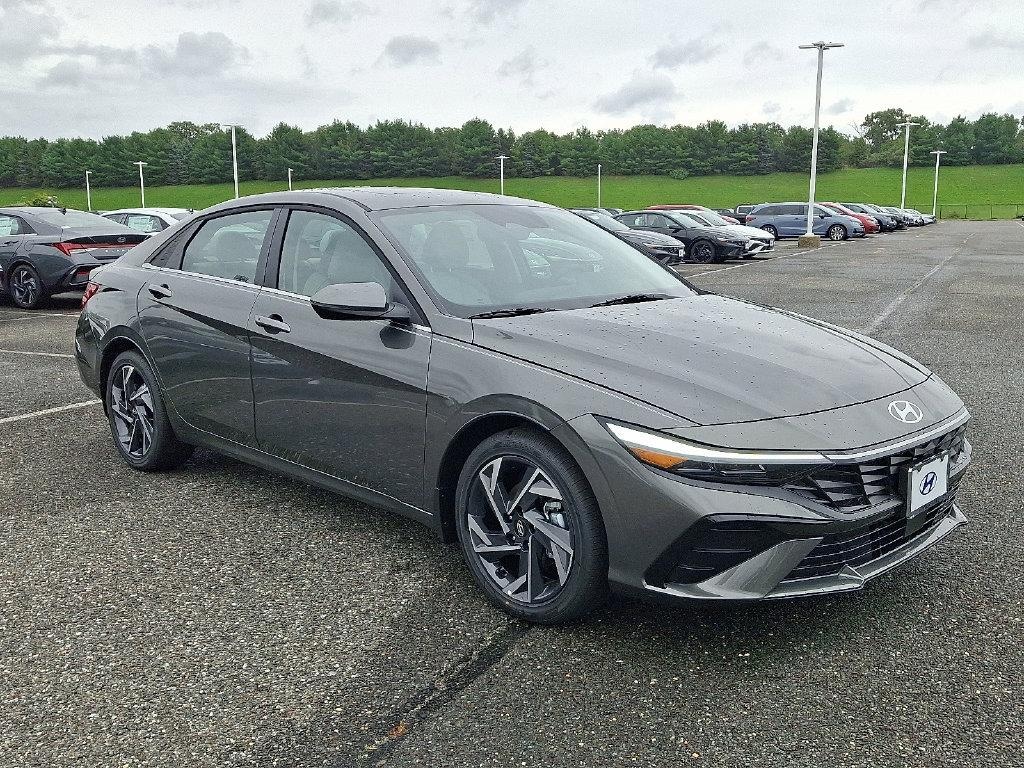 New 2026 Hyundai Elantra Limited Sedan