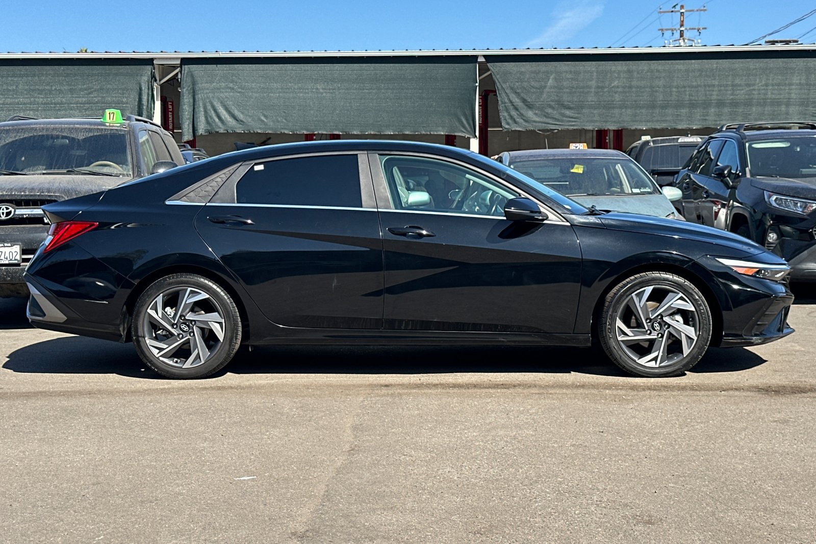 Used 2025 Hyundai Elantra Hybrid Limited Sedan