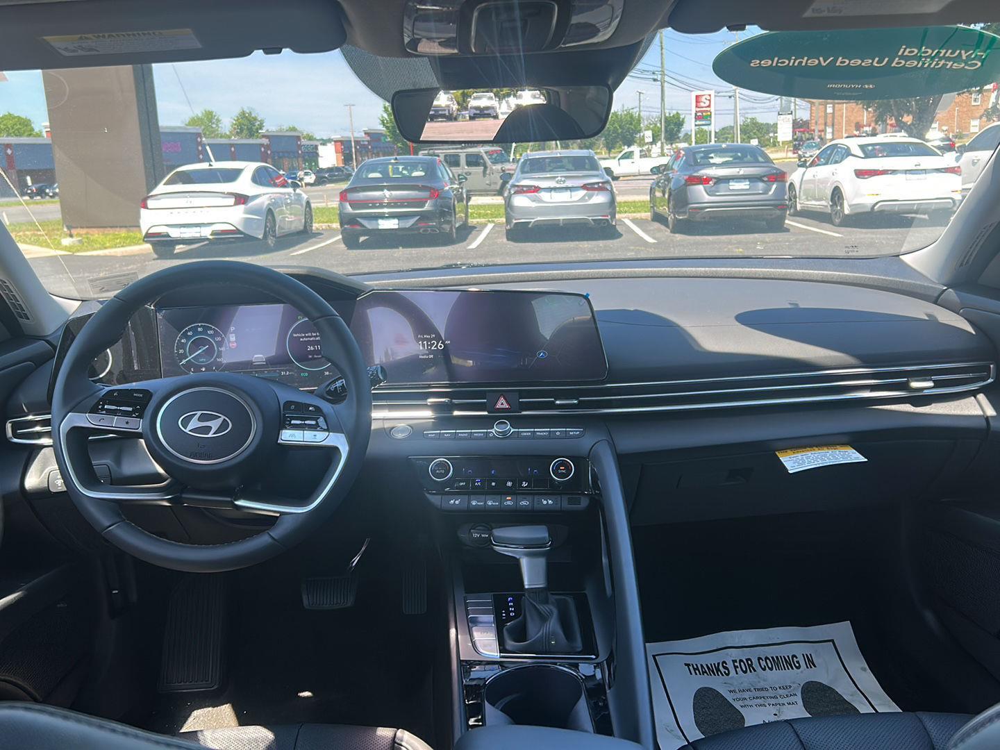 2025 Hyundai Elantra Limited - Photo 18