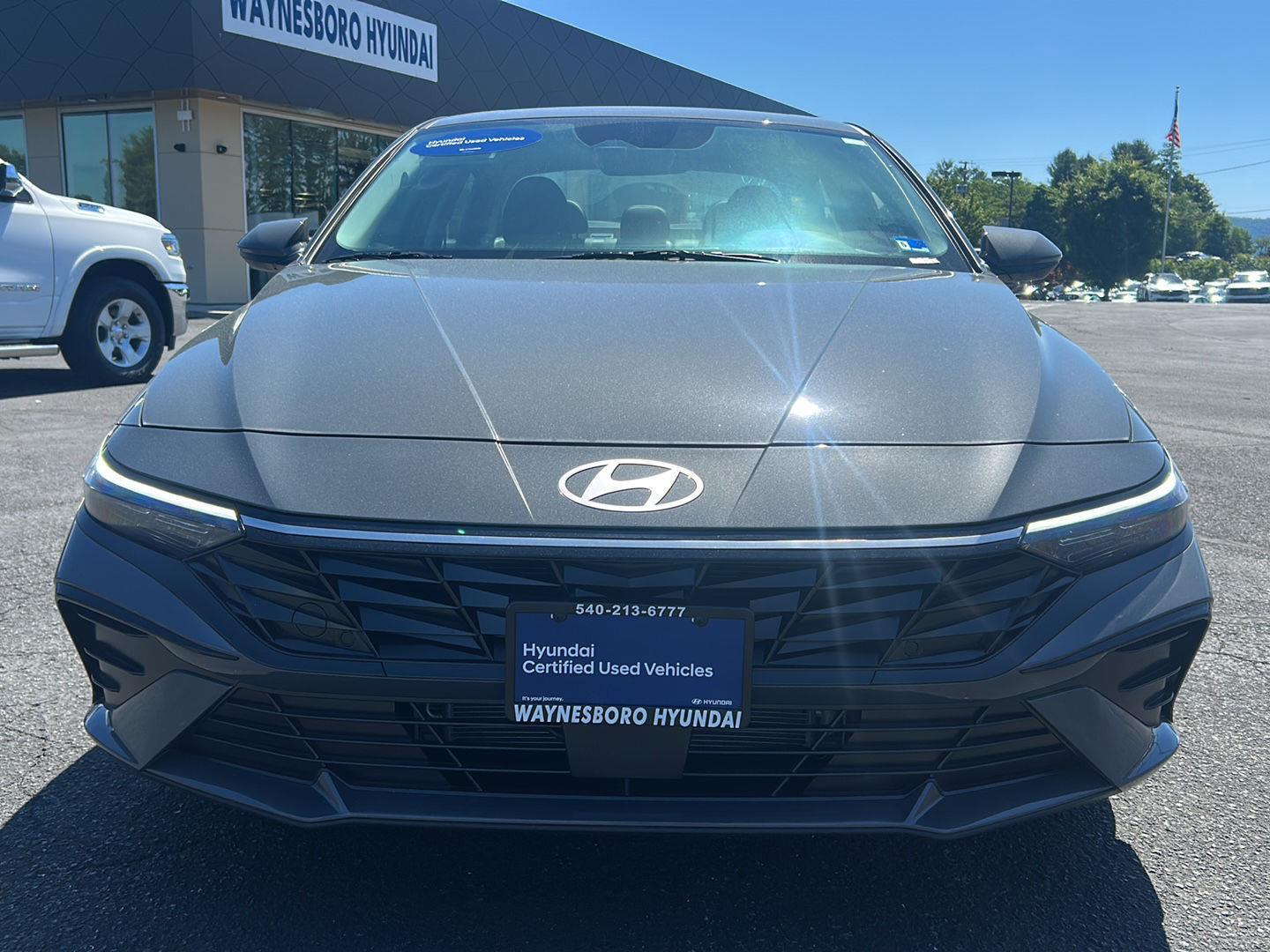 2025 Hyundai Elantra Limited - Photo 11