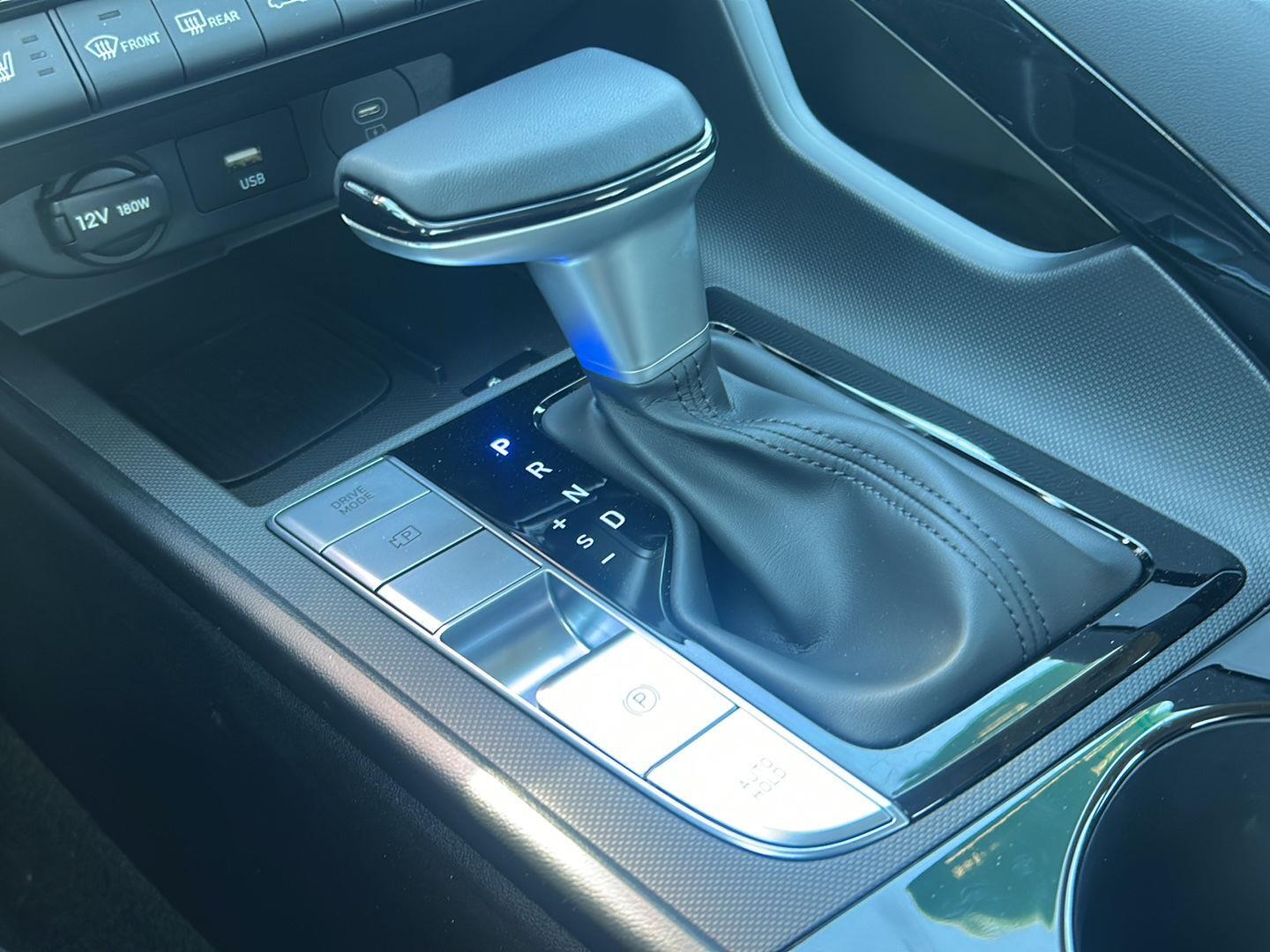 2025 Hyundai Elantra Limited - Photo 20
