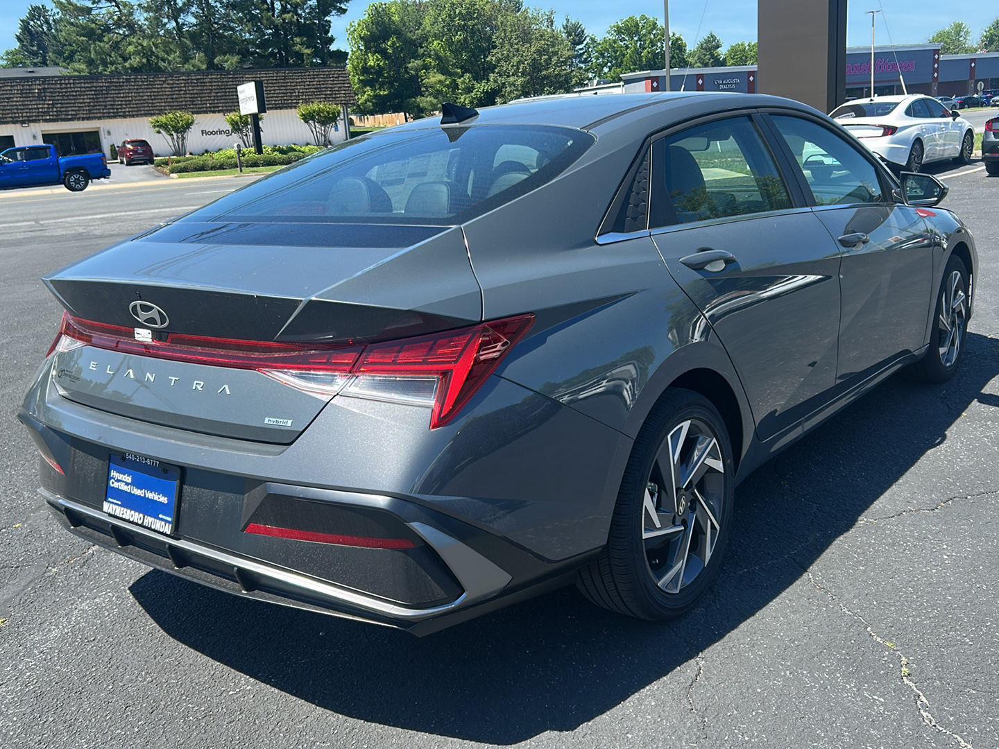2025 Hyundai Elantra Limited - Photo 8