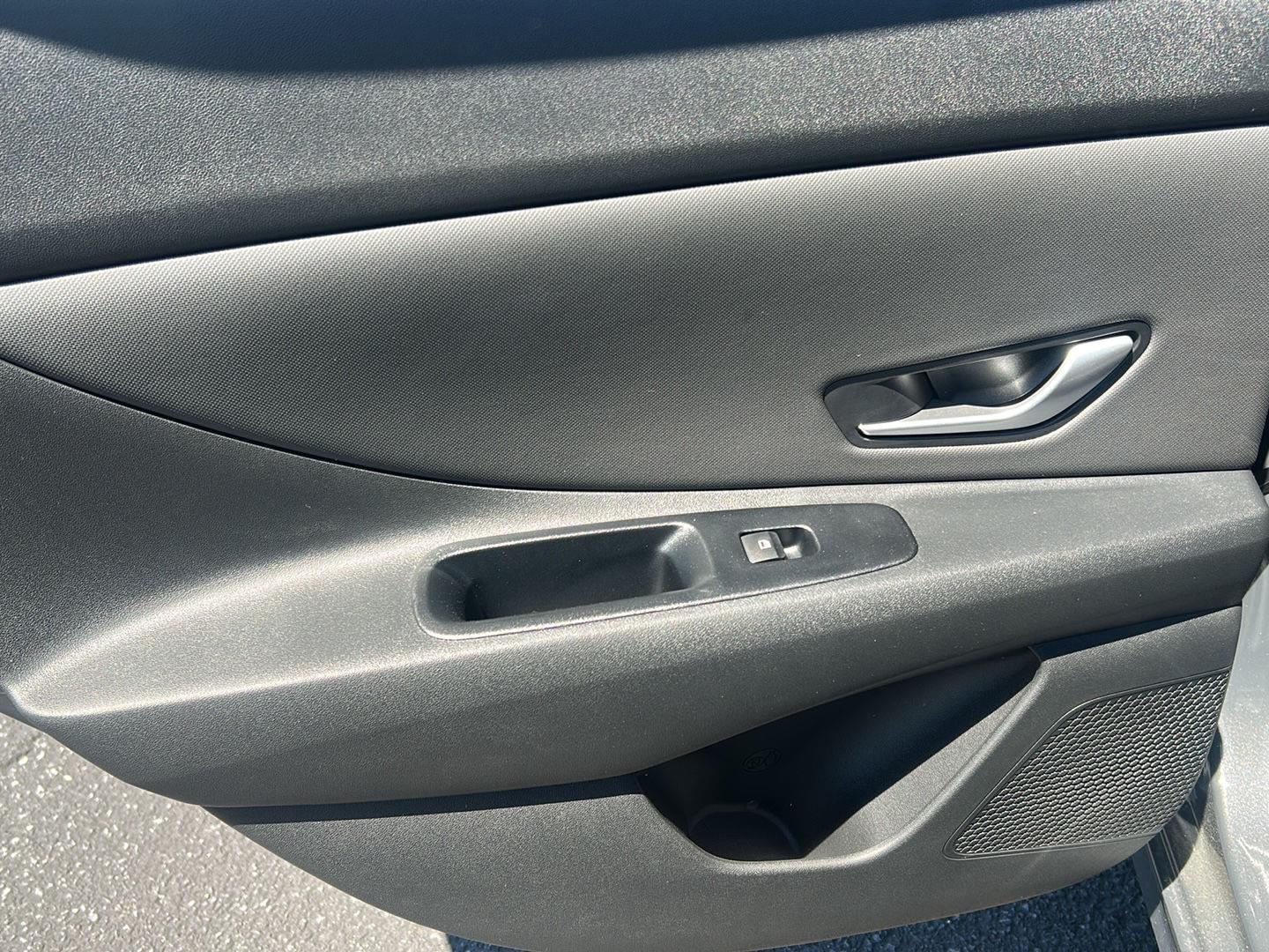 2025 Hyundai Elantra Limited - Photo 15