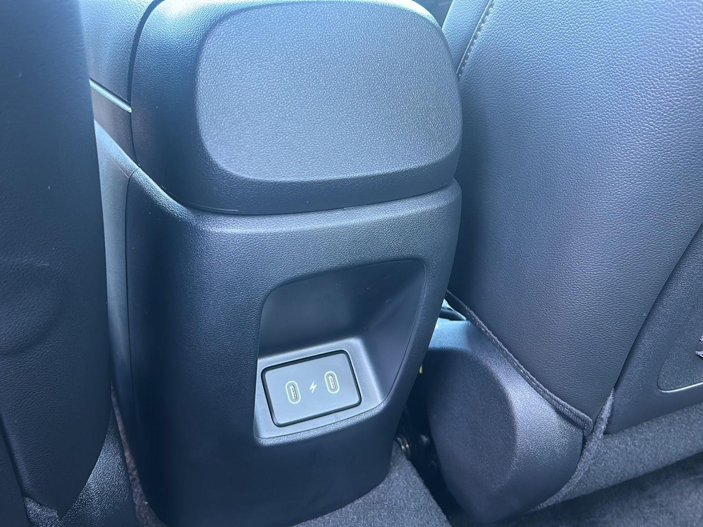2025 Hyundai Elantra Limited - Photo 17