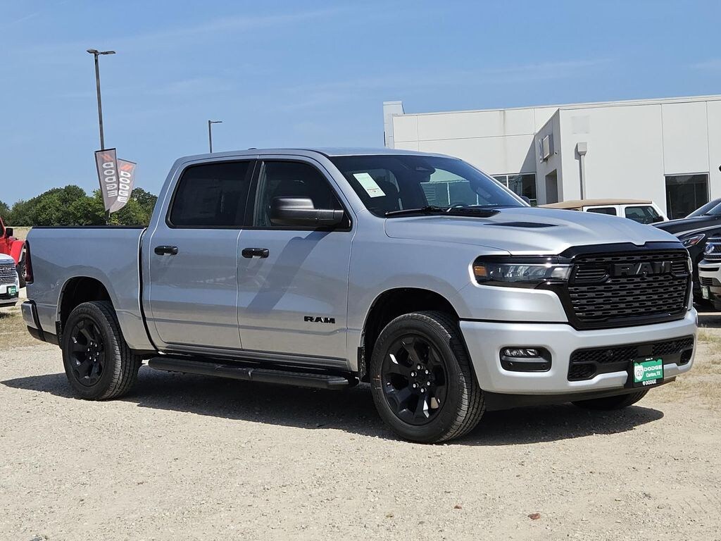 New 2026 Ram 1500 EXPRESS CREW CAB 4X4 5'7 BOX Pickup