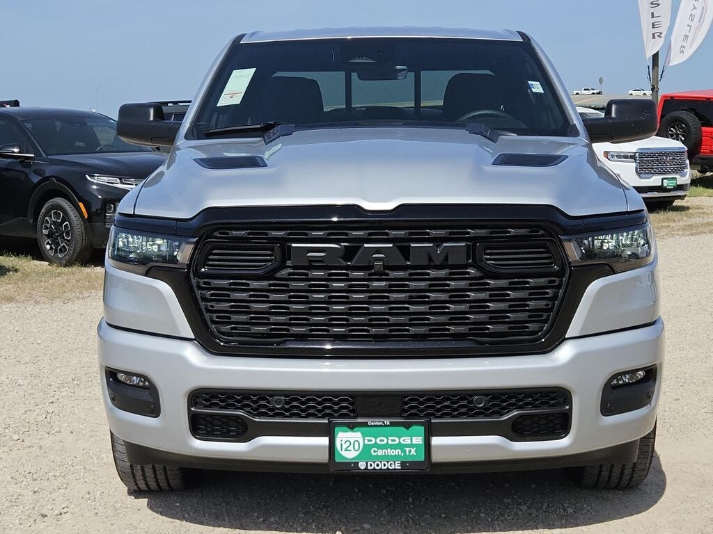 New 2026 Ram 1500 EXPRESS CREW CAB 4X4 5'7 BOX Pickup