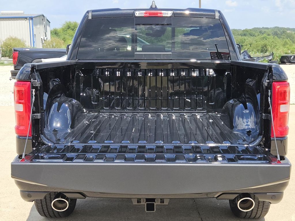 2026 RAM 1500 Laramie - Photo 9