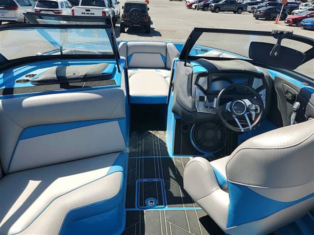 Used 2020 Centurion V124 24 Boat